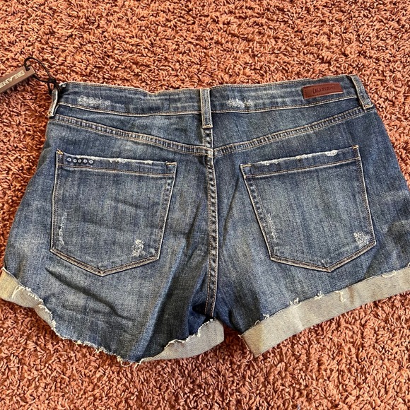 Blank NYC Distressed Denim Shorts Cuffed Hem Casual Blue Jean Shorts Size 29 NWT - Picture 4 of 6